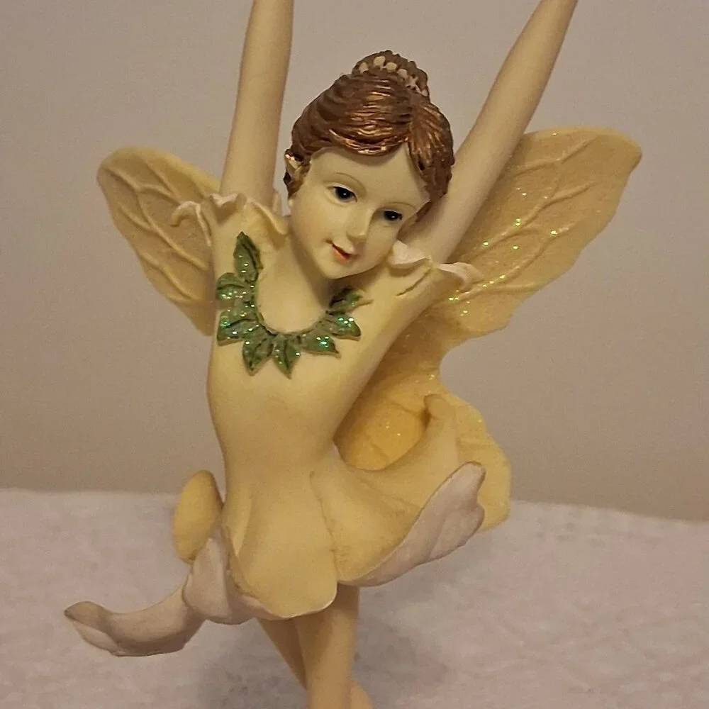 🧚‍♀️ Dezine Fairy Collection #5859 – Honey Ballet Figurine